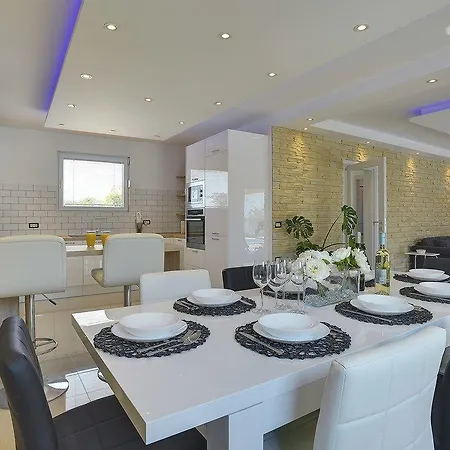 Zeus Βίλα Πούλα