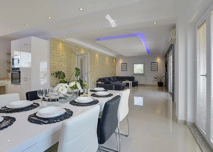 Zeus Villa *