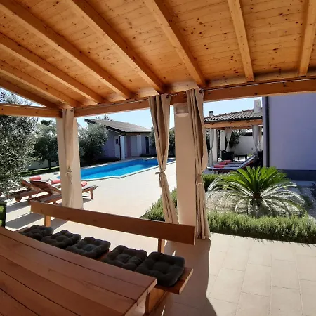 Holiday home Zeus Pula